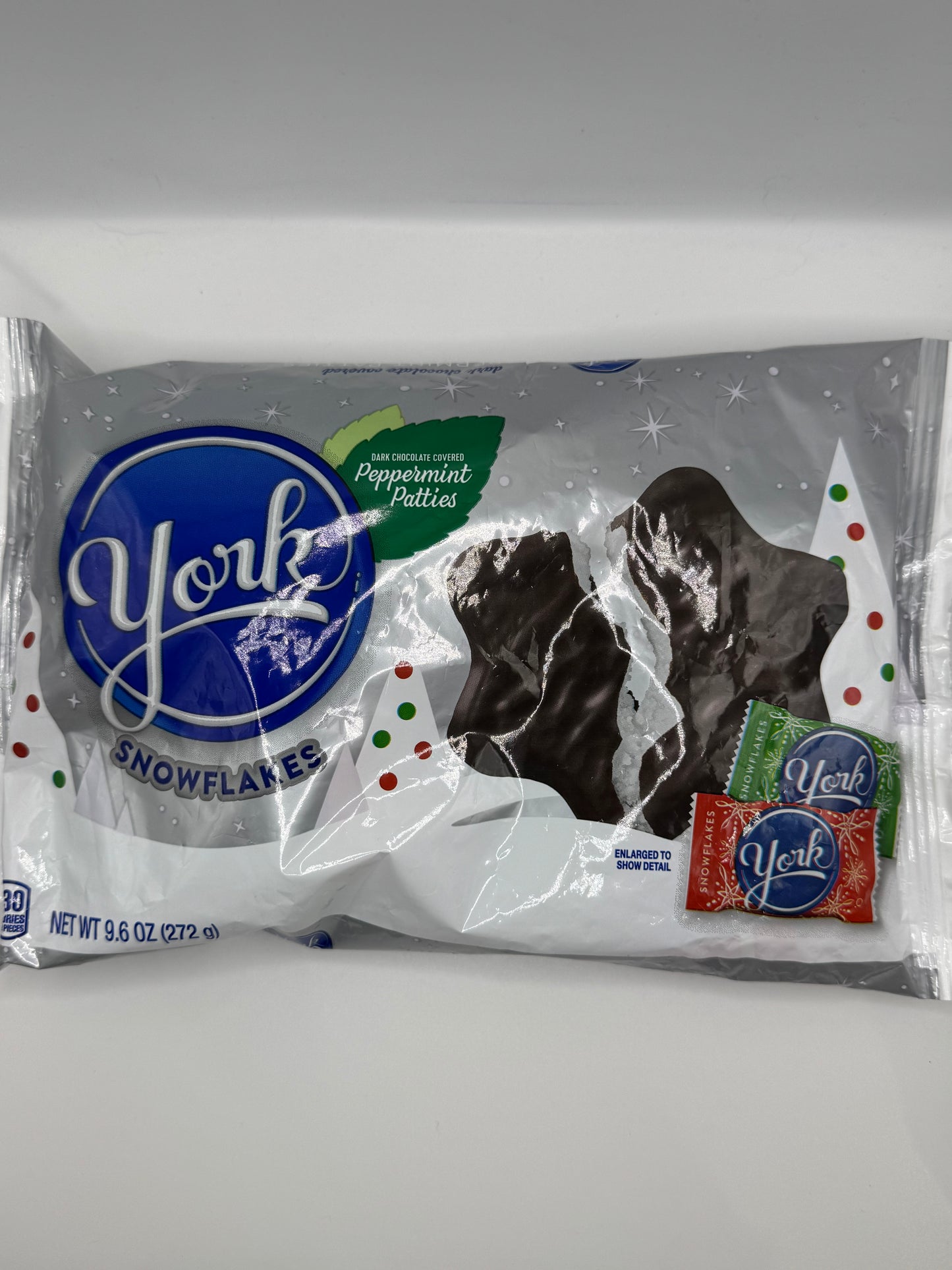 York Peppermint Patties Christmas Snowflakes 272g